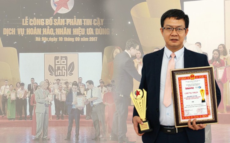 Lương y Đỗ Minh Tuấn thay mặt nhà thuốc nhận giải thưởng