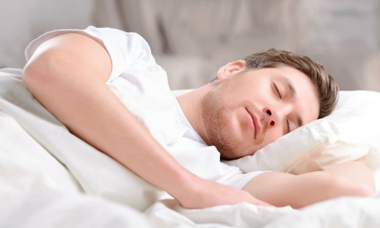 Ngủ đủ giấc giúp hỗ trợ cải thiện tình trạng XTS cho nam giới
